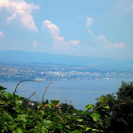 Charming Kestenovi Dvori - A6 Lejlighed Opric